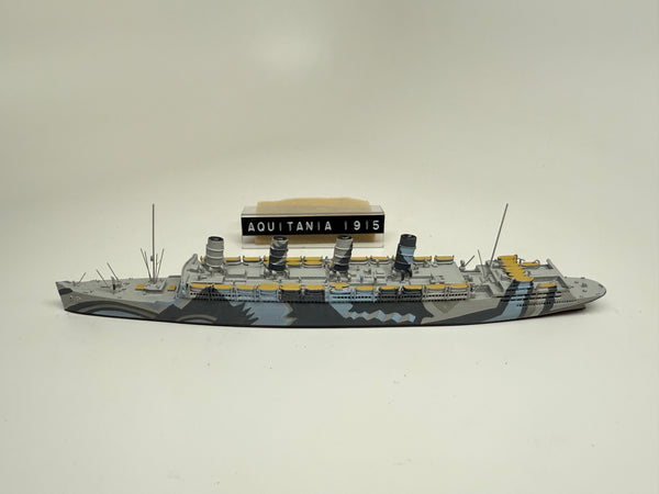 Maquette de bateau en bois - PAQUEBOT FRANCE - longueur : 82 cm Maquette de bateau en bois - PAQUEBOT FRANCE - longueur : 82 cm