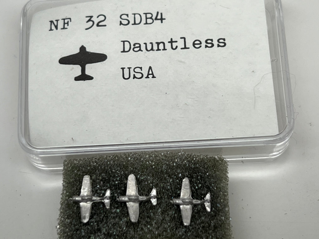 NF 32 SBD 4 Dauntless x3 unpainted