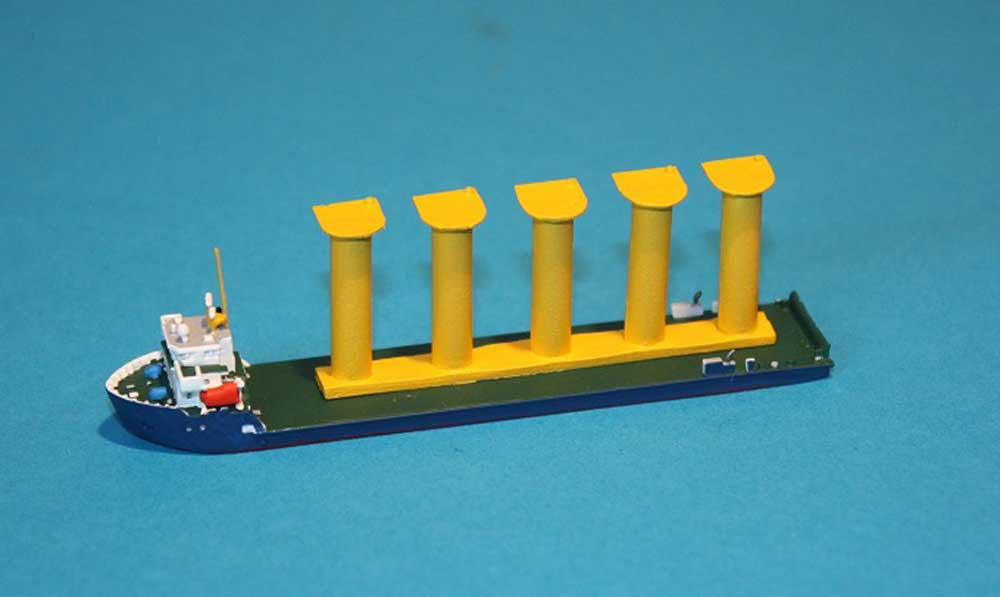 RJ 154 Aura with load of wind power stands