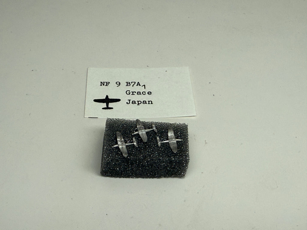 NF 09 B7A1 Grace x3 unpainted (used)