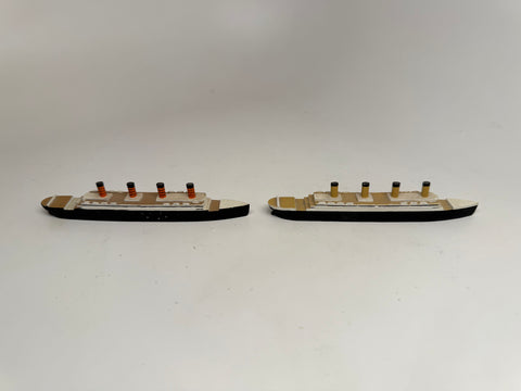 Two 1/2400 models of Titanic and Olympic (used)